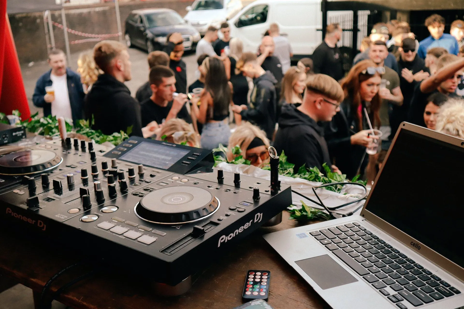 Laptop+And+DJ+Console+On+Event-1920w